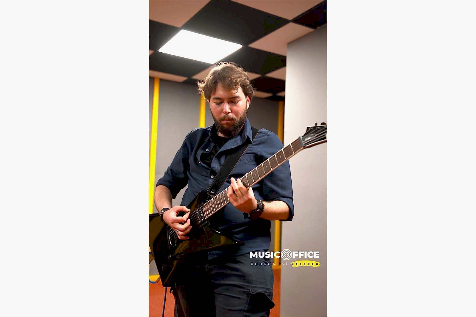 eskişehir musicoffice elektro gitar eğitimi görseli 4