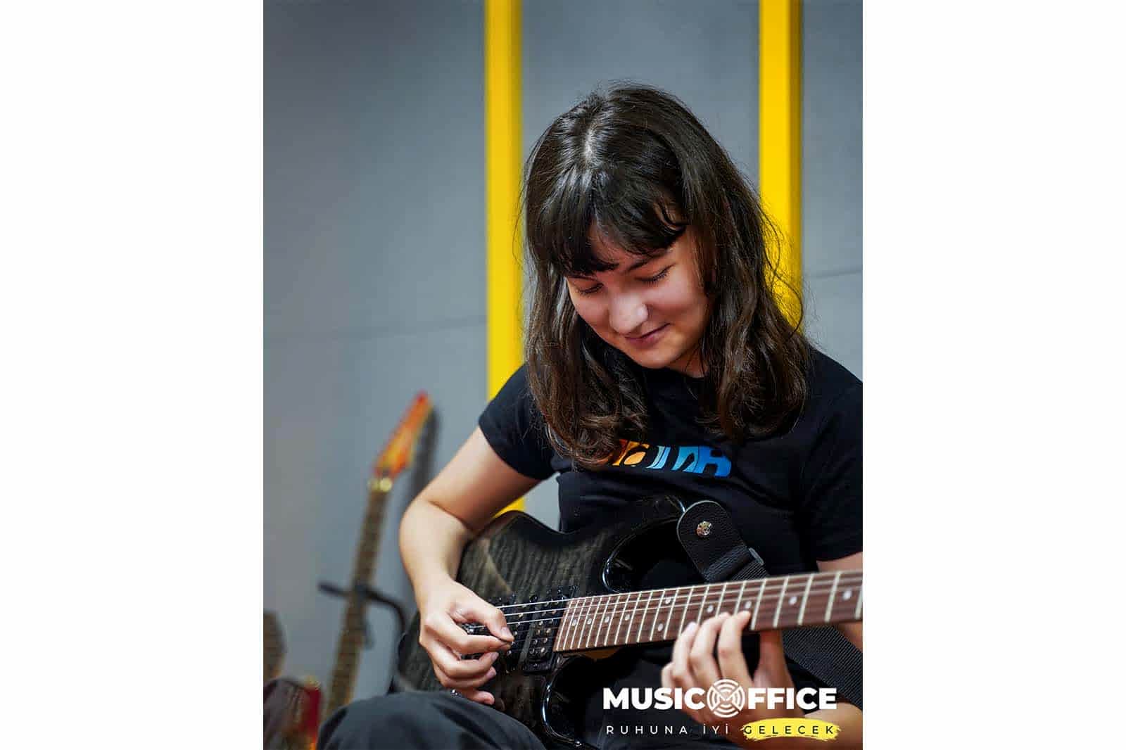eskişehir musicoffice elektro gitar eğitimi görseli 5